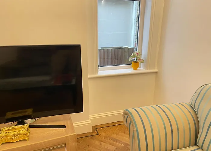 Luxury Deluxe Rooms In Surbiton, Good Access To London Waterloo