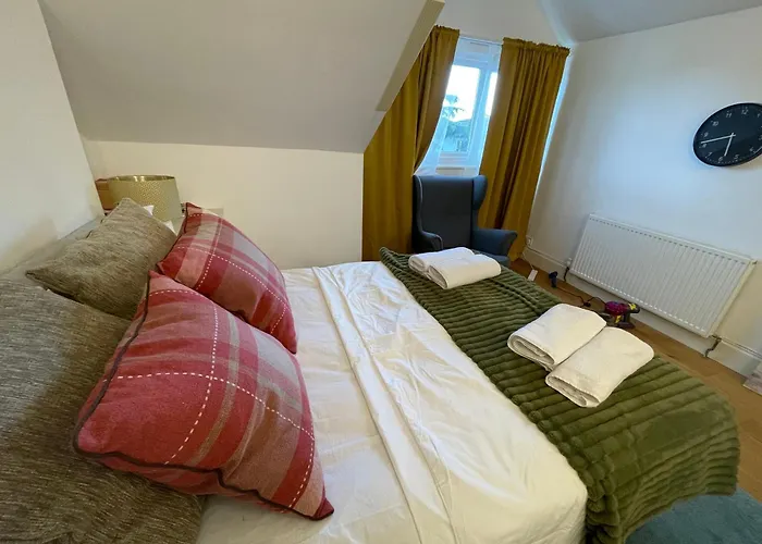 Luxury Deluxe Rooms In Surbiton, Good Access To London Waterloo