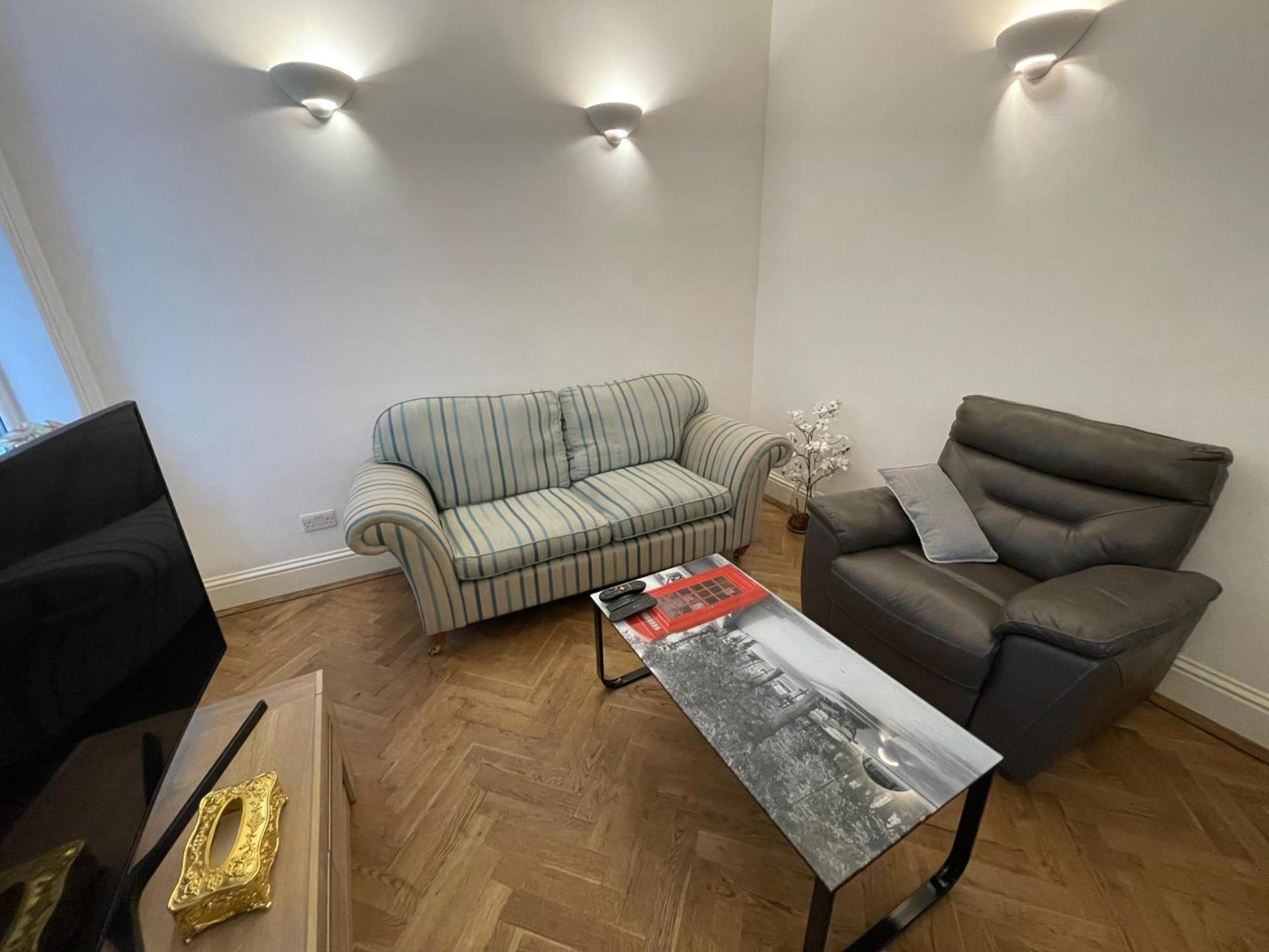 Apartment Luxury Deluxe In Surbiton, Good Access To London Waterloo *