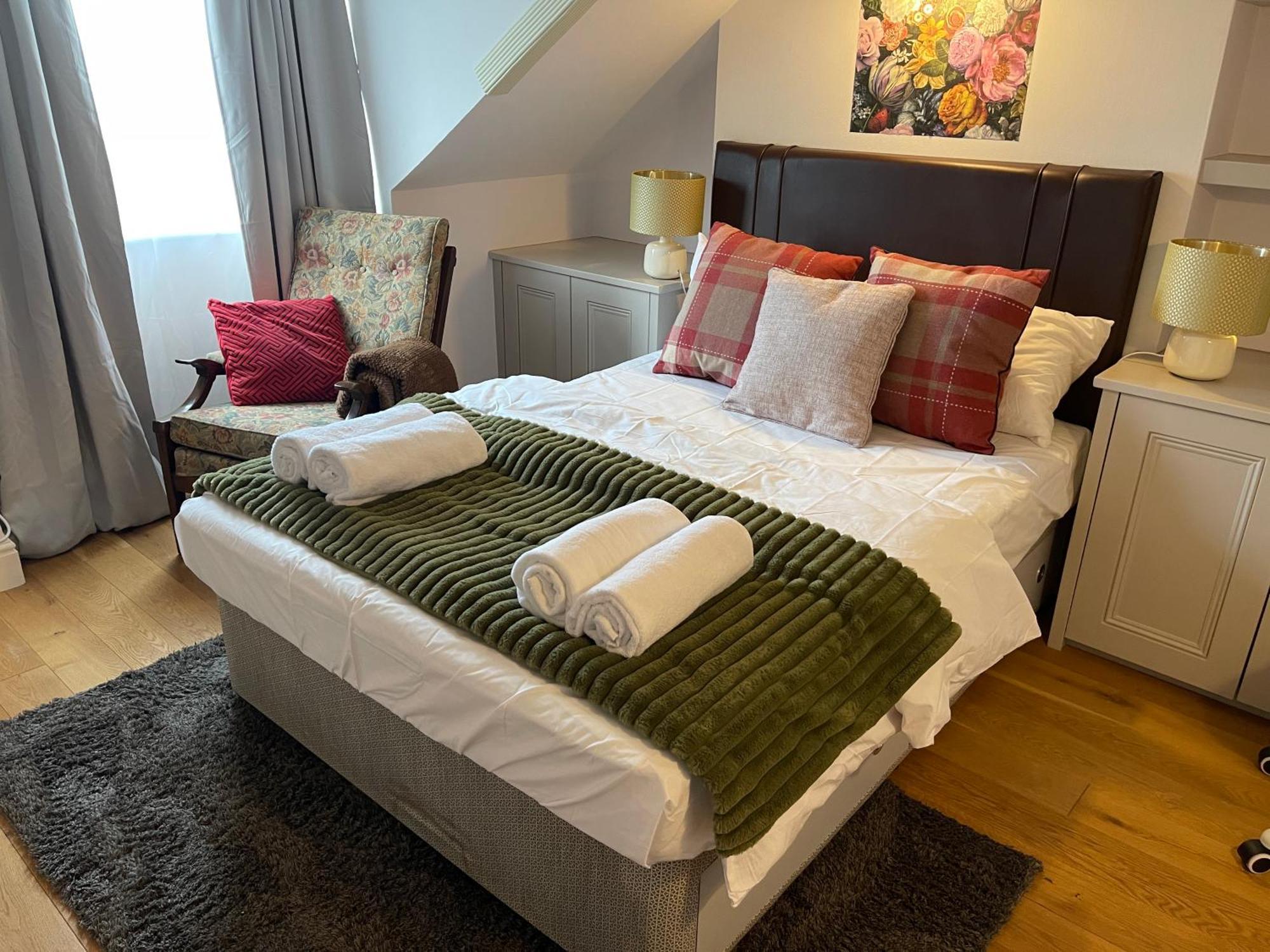 Luxury Deluxe In Surbiton, Good Access To London Waterloo