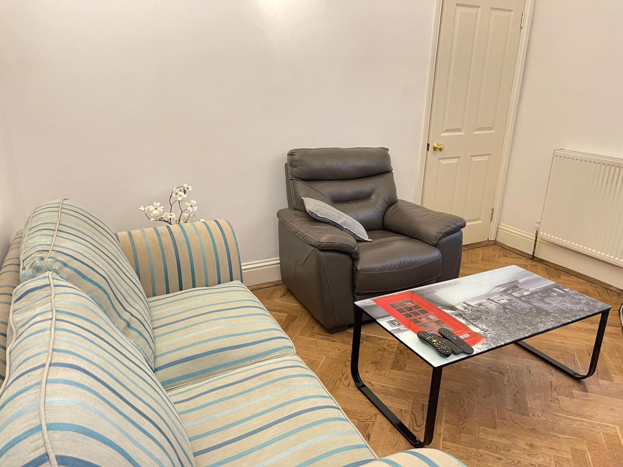 Apartment Luxury Deluxe In Surbiton, Good Access To London Waterloo Surbiton