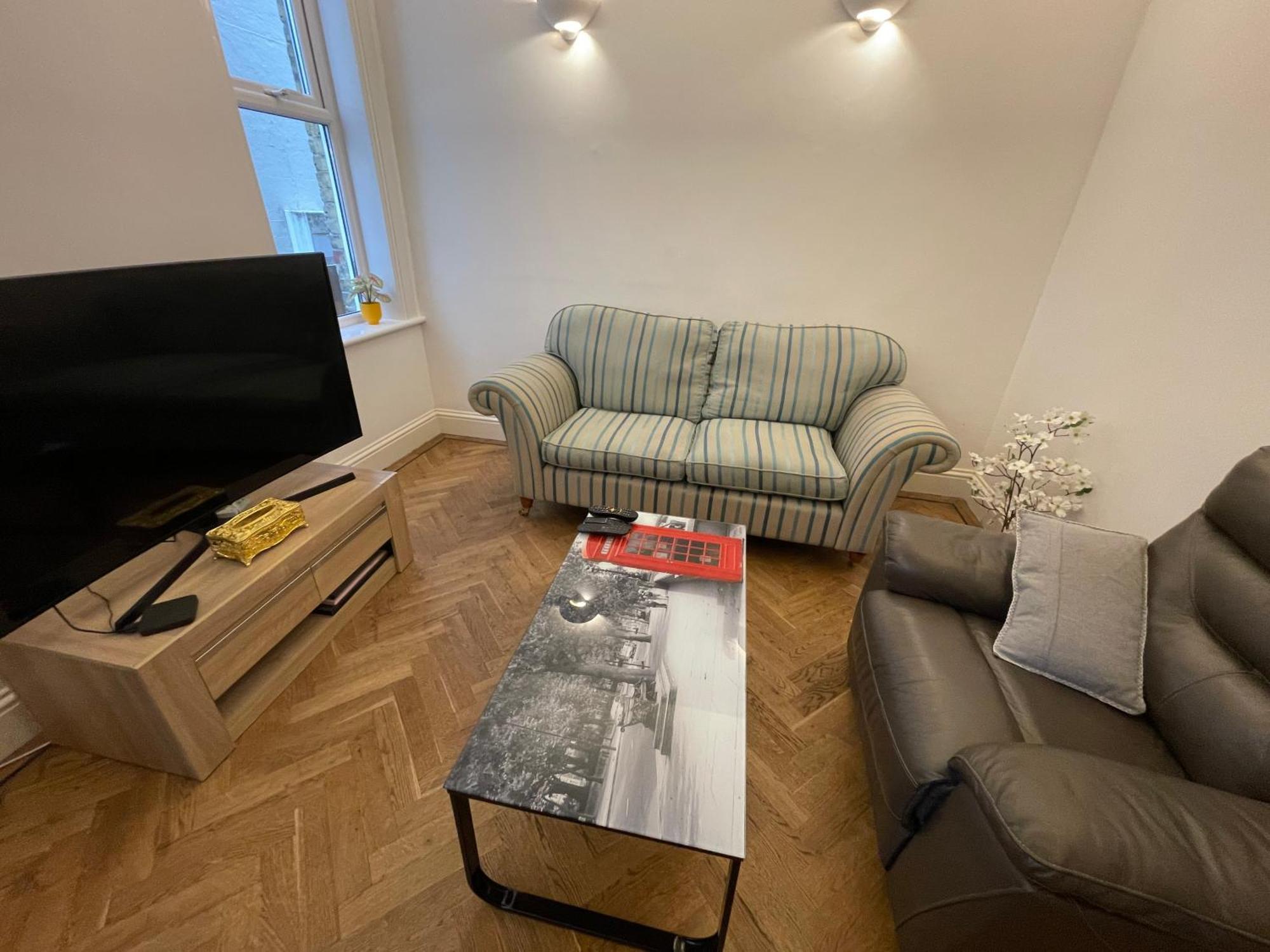 Luxury Deluxe In Surbiton, Good Access To London Waterloo Apartment *