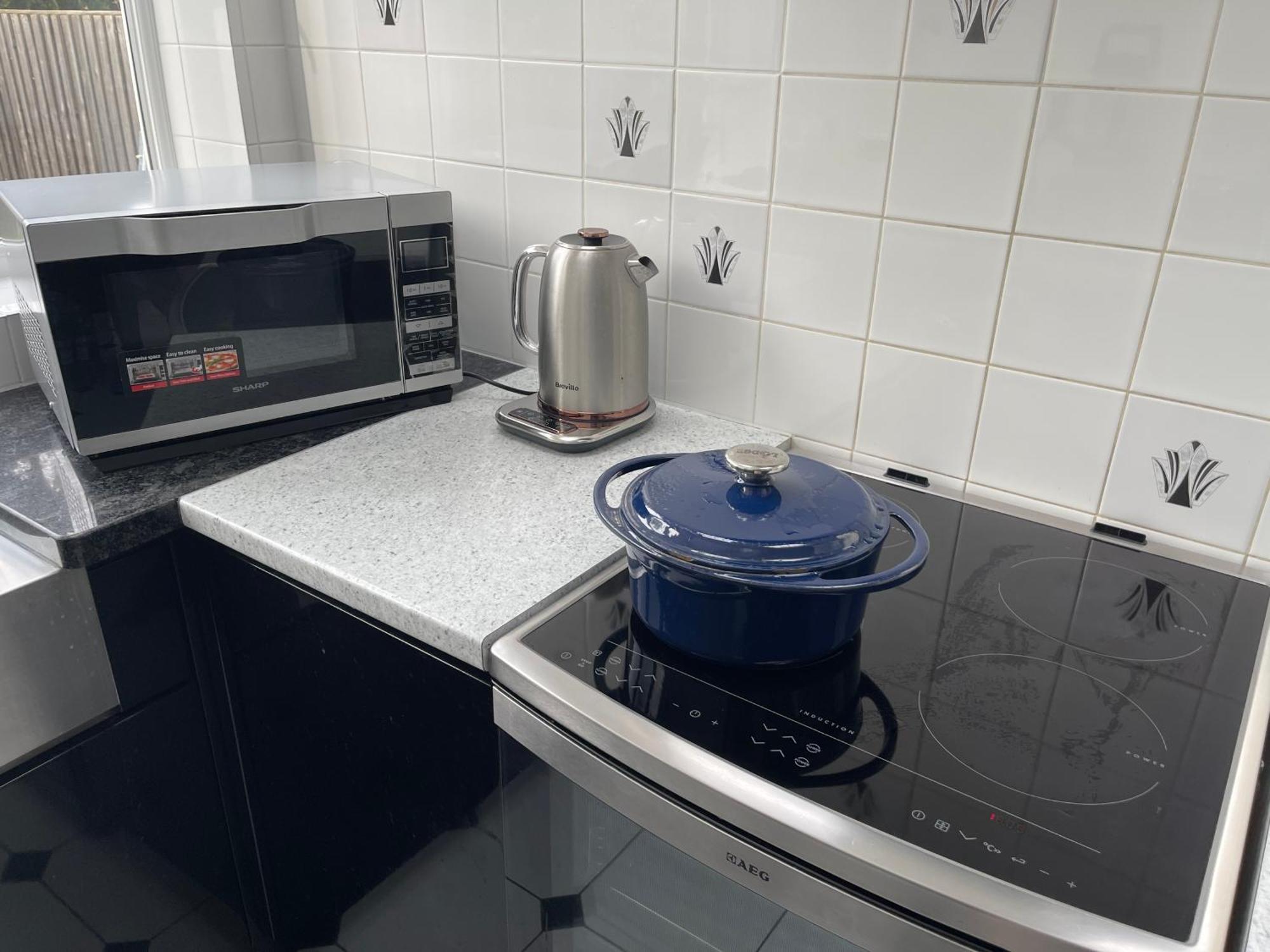 Apartment Luxury Deluxe In Surbiton, Good Access To London Waterloo Surbiton