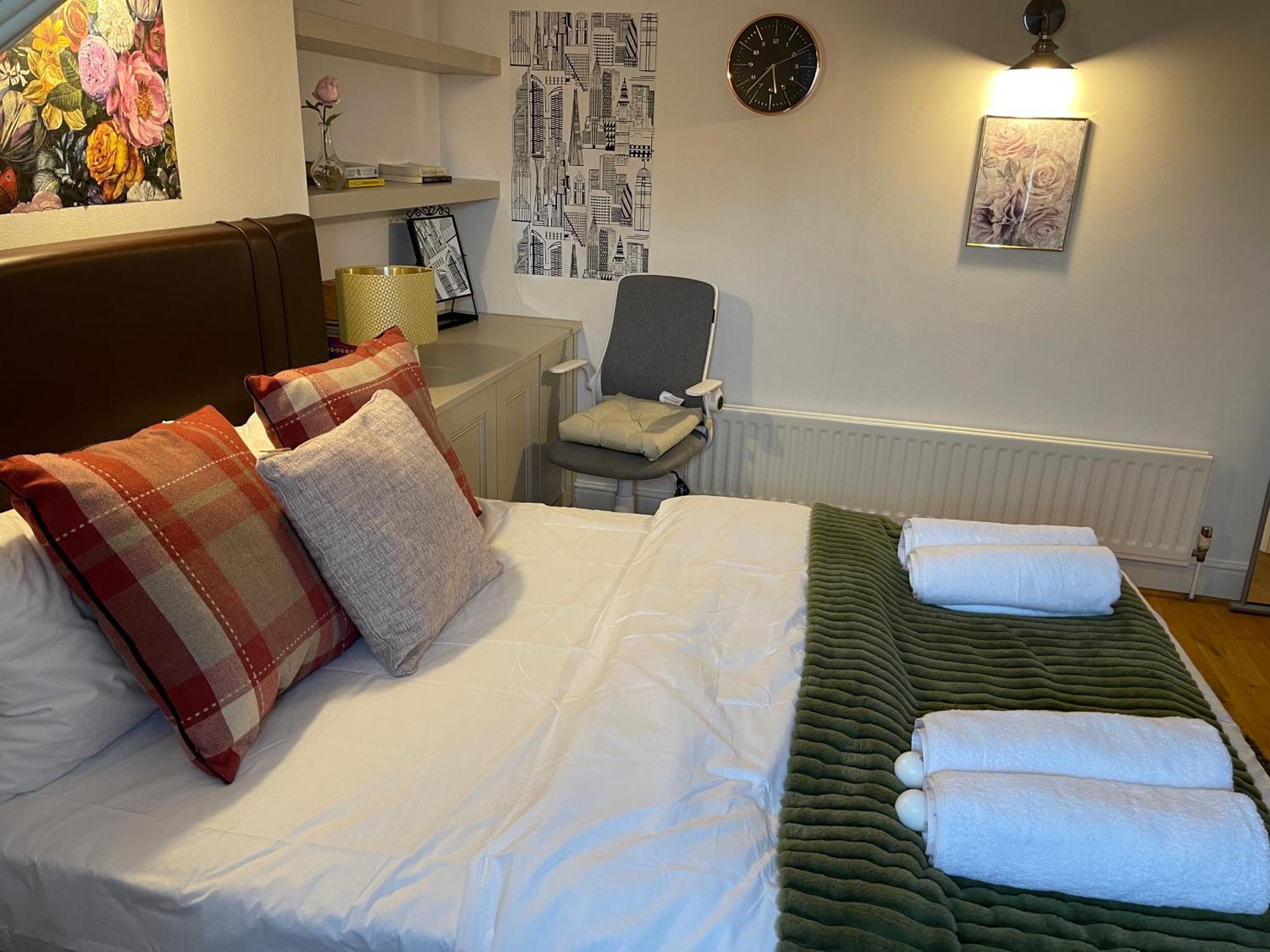 Apartment Luxury Deluxe In Surbiton, Good Access To London Waterloo