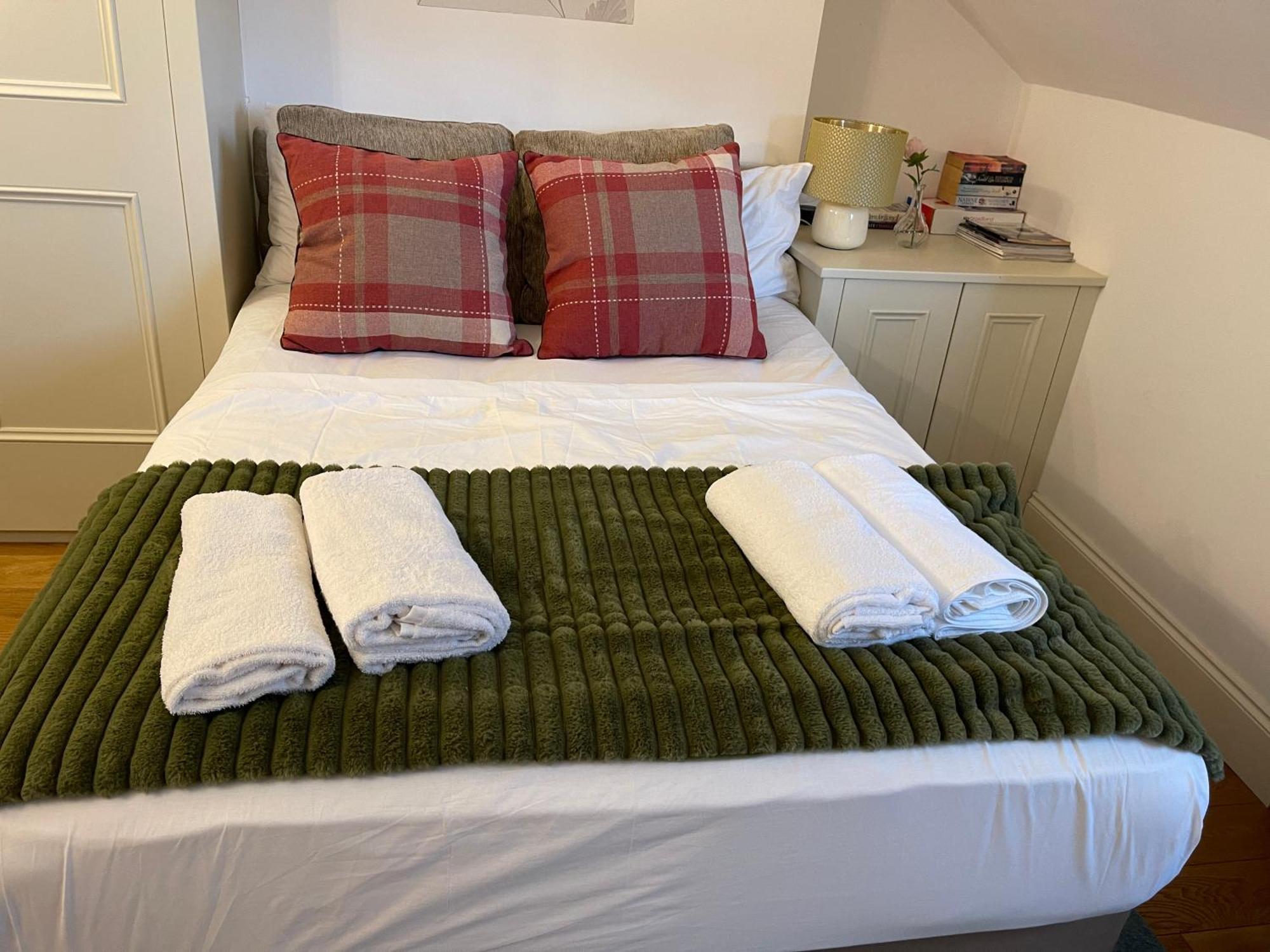 Apartment Luxury Deluxe In Surbiton, Good Access To London Waterloo
