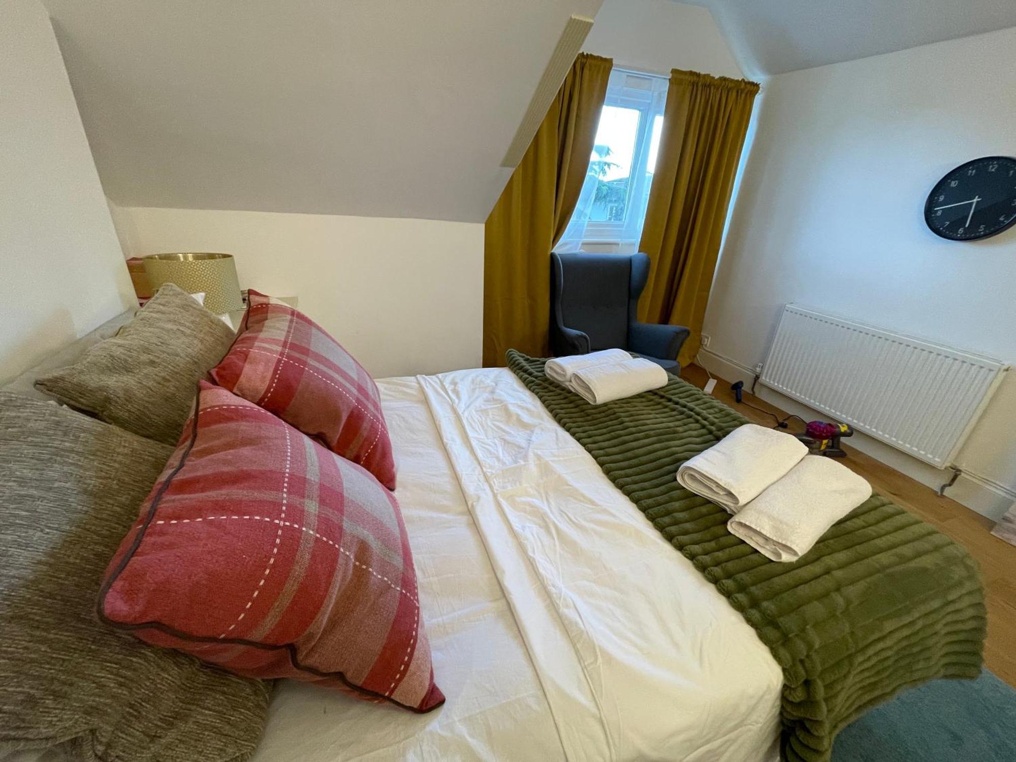 Apartment Luxury Deluxe In Surbiton, Good Access To London Waterloo *