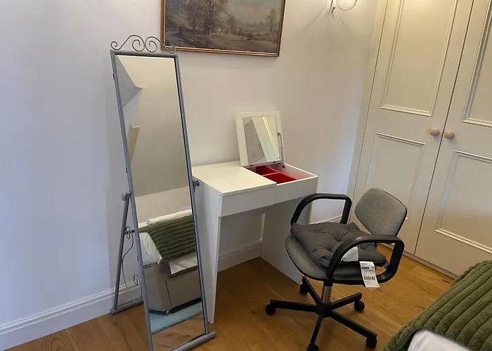 Luxury Deluxe Rooms In Surbiton, Good Access To London Waterloo